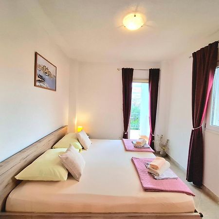 Cozy 1-Bedroom Apartment Near The Center Of Трогір Екстер'єр фото