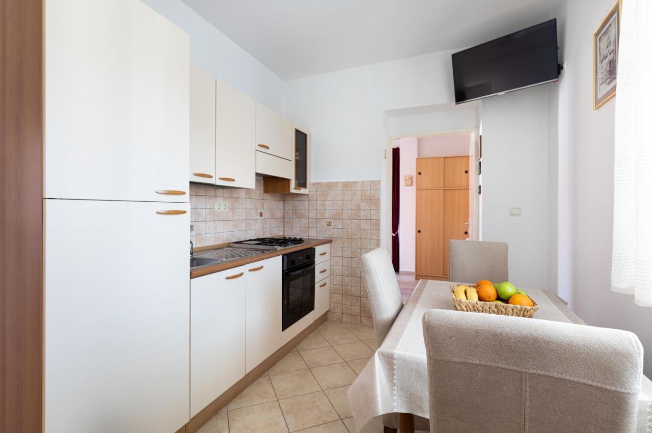 Cozy 1-Bedroom Apartment Near The Center Of Трогір Екстер'єр фото