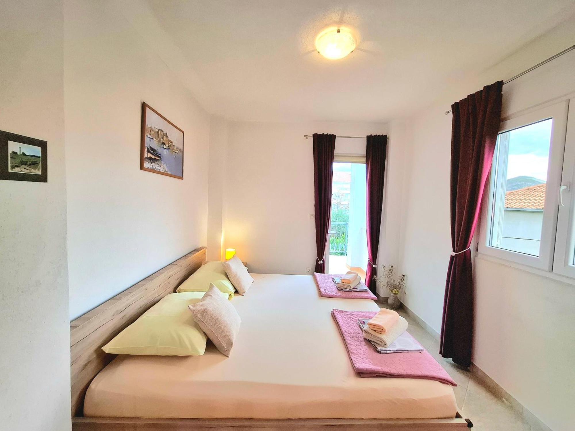 Cozy 1-Bedroom Apartment Near The Center Of Трогір Екстер'єр фото