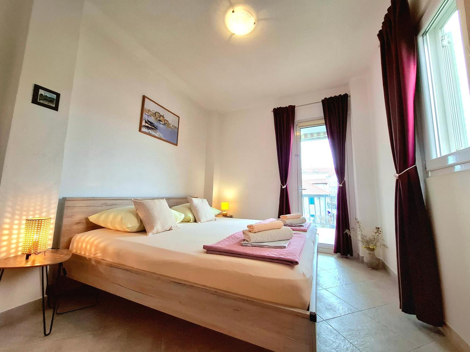 Cozy 1-Bedroom Apartment Near The Center Of Трогір Екстер'єр фото